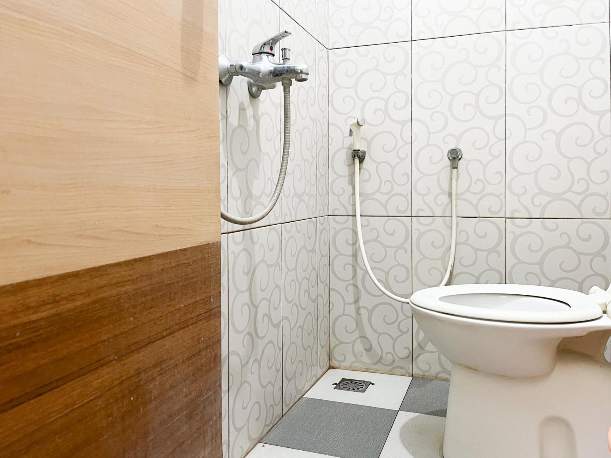 Hotel Reddoorz At Krisan Kendari Pulupanda Zewnętrze zdjęcie